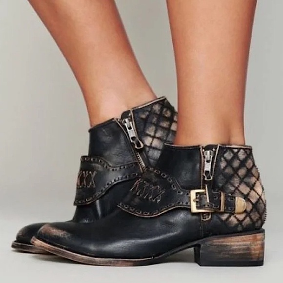 Freebird by Steven Grand Distressed Black & Tan Ankle Booties - Picture 1 of 11